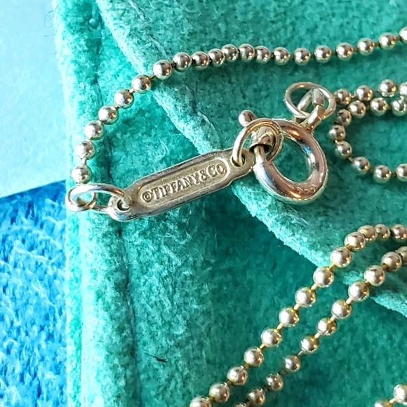 Twist Heart Pendant w/ 18inch Beaded Chain - Picture 5 of 7